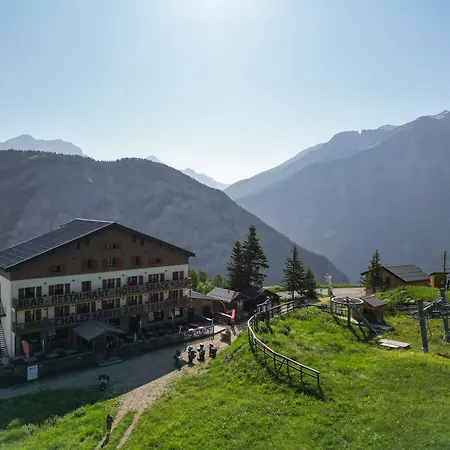Sainte Anne Hotel *